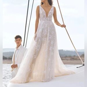 Pronovias Makena Flowy Off White Deep V Neck A-Line Wedding Dress Gown Sz 10